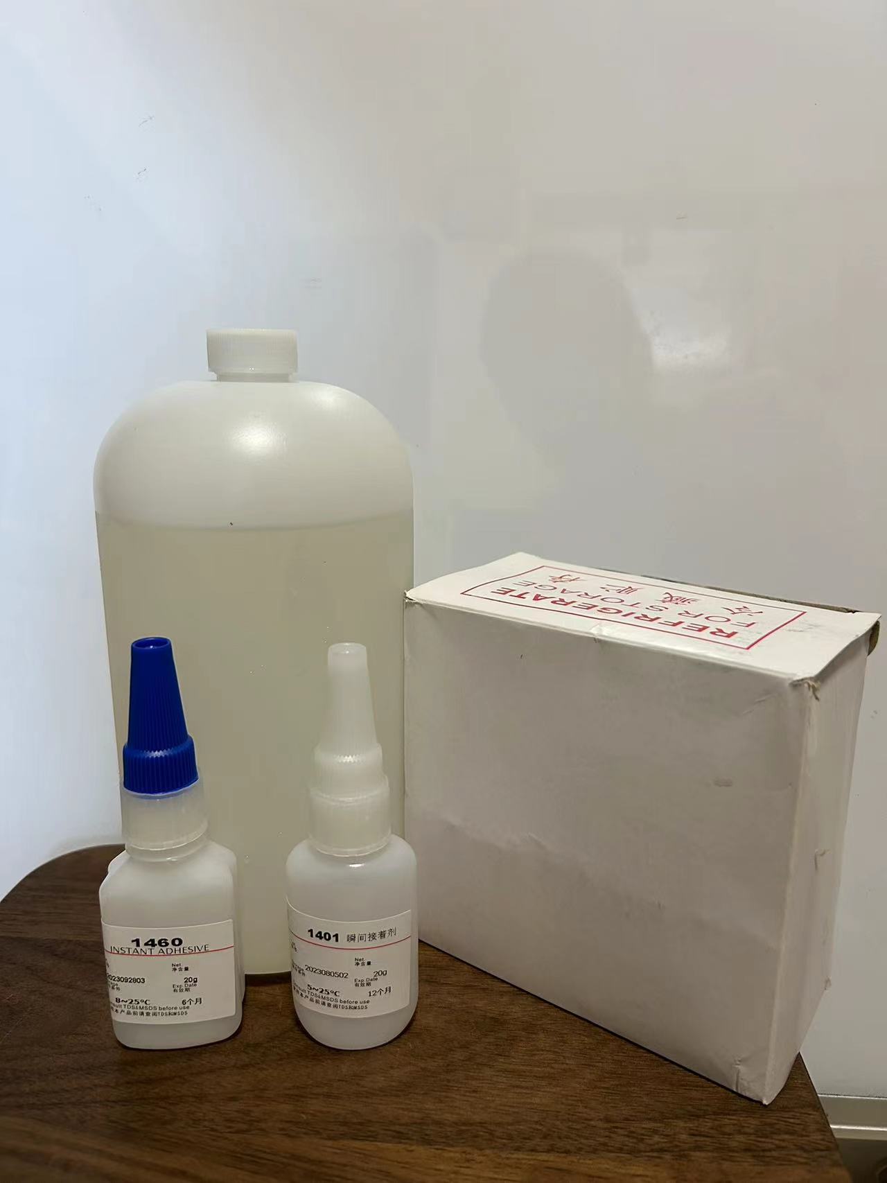 瞬间接着剂